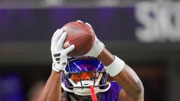 Minnesota Vikings wide receiver K.J. Osborn (17) warms up before the game against the Green Bay Packers at U.S. Bank Stadium in Minneapolis on Dec. 31, 2023.